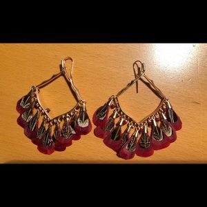 Kendra Scott Raven feather earrings